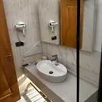 Hotel Kt & *