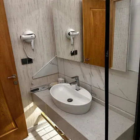 Hotel Kt & *
